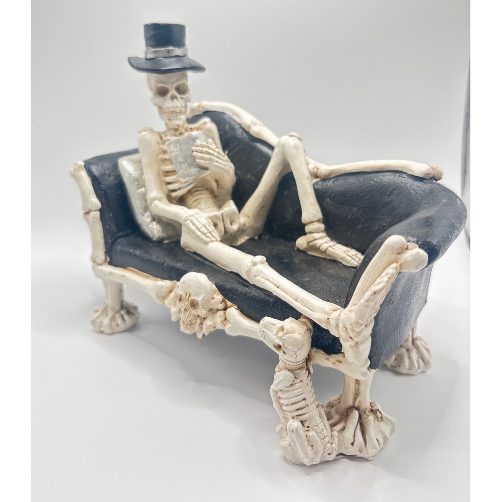 Day Of The Dead Reclining Skeleton Figurine Reading Tales Of Crypt To Dog